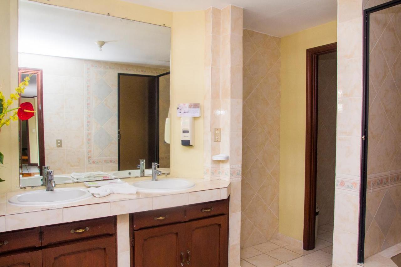 Hotel Fotherhouse Сан Салвадор Екстериор снимка