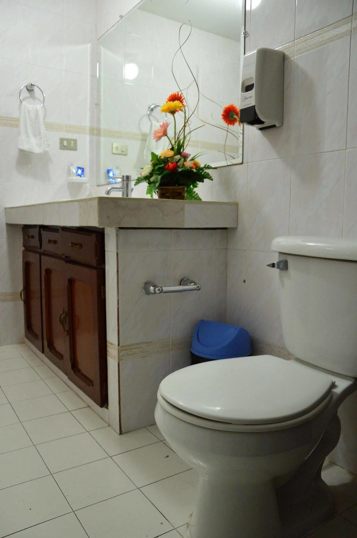 Hotel Fotherhouse Сан Салвадор Екстериор снимка